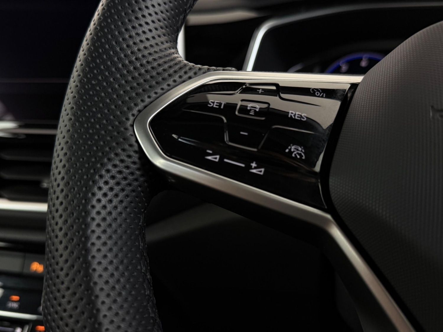 Used Volkswagen T-Roc 2023 for sale - 76467214: Photo 30