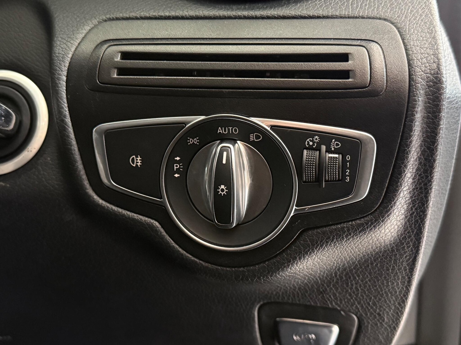 Used Mercedes-Benz C Class 2017 for sale - 77222678: Photo 19