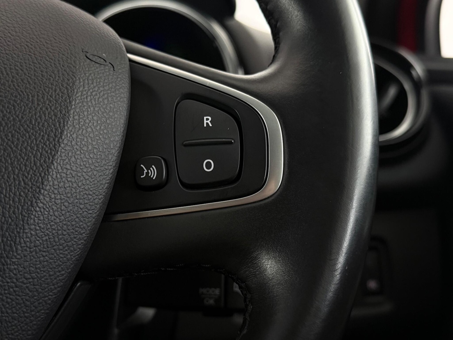 Used Renault Clio 2019 for sale - 77259686: Photo 16