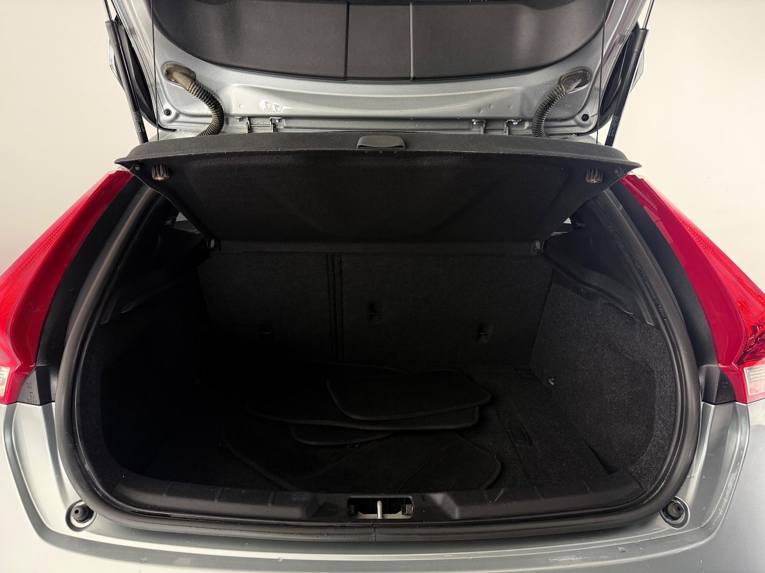 Used Volvo V40 2019 for sale - 76467493: Photo 13