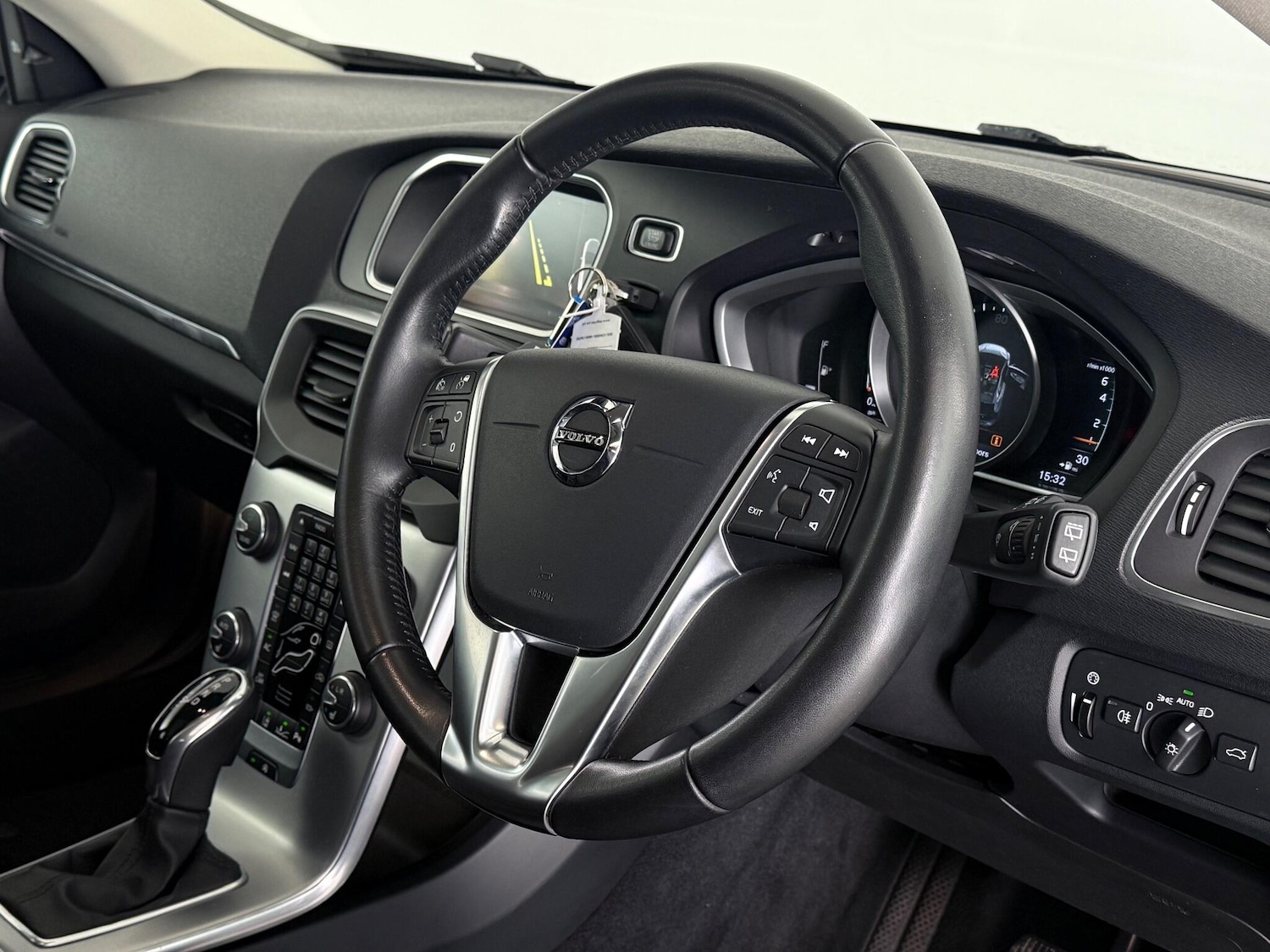 Used Volvo V40 2019 for sale - 76467493: Photo 15