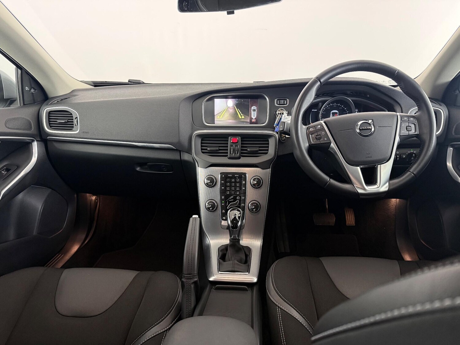 Used Volvo V40 2019 for sale - 76467493: Photo 23