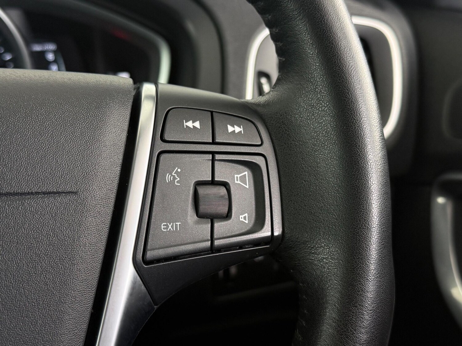 Used Volvo V40 2019 for sale - 76467493: Photo 27