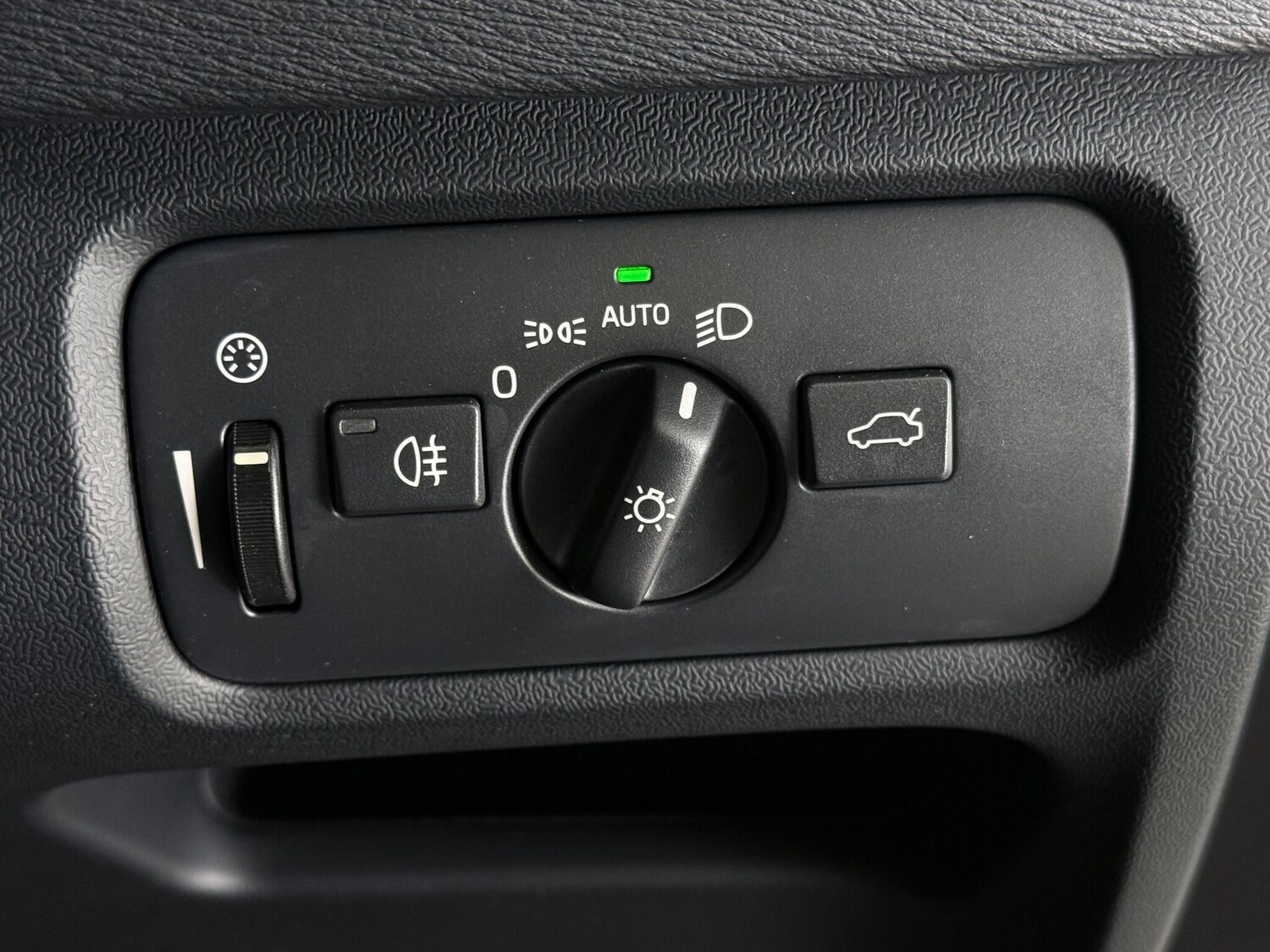 Used Volvo V40 2019 for sale - 76467493: Photo 29