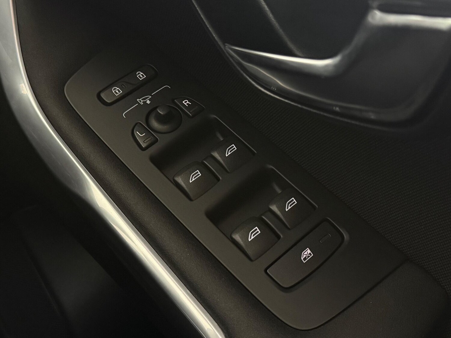 Used Volvo V40 2019 for sale - 76467493: Photo 30