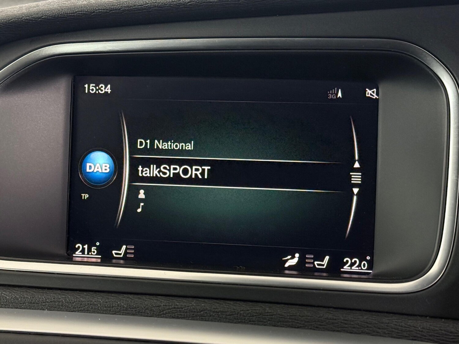 Used Volvo V40 2019 for sale - 76467493: Photo 32