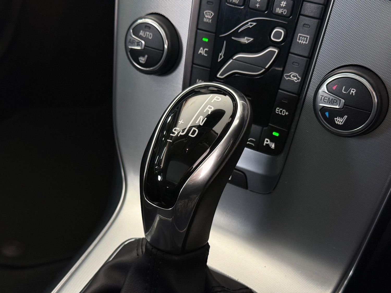 Used Volvo V40 2019 for sale - 76467493: Photo 40