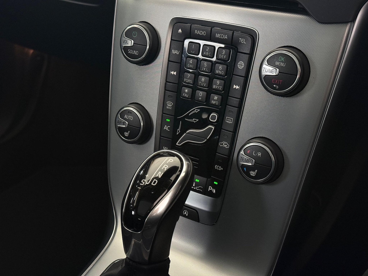 Used Volvo V40 2019 for sale - 76467493: Photo 41