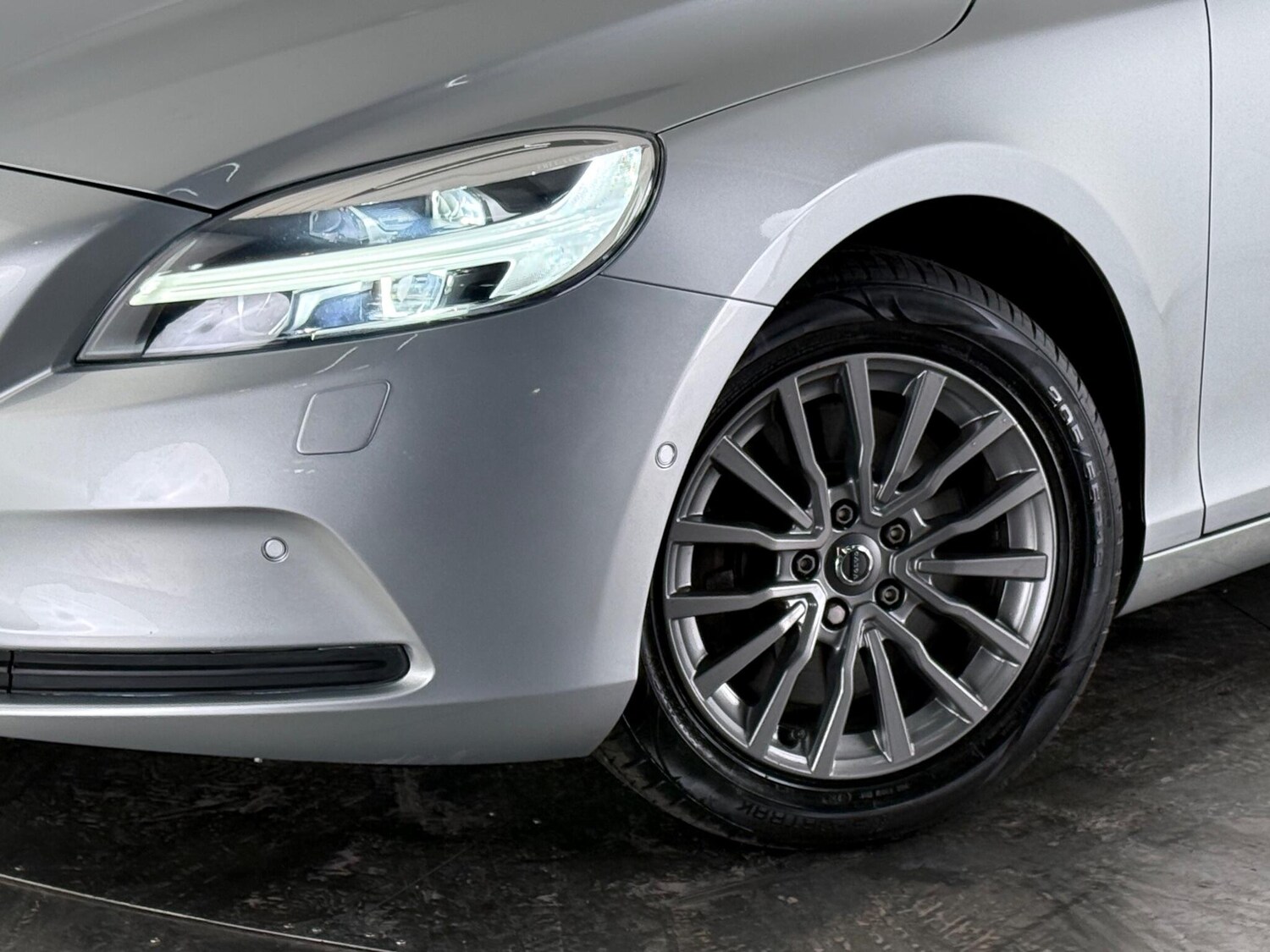 Used Volvo V40 2019 for sale - 76467493: Photo 47