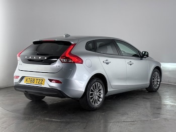 Used Volvo V40 2019 for sale - 76467493: Photo