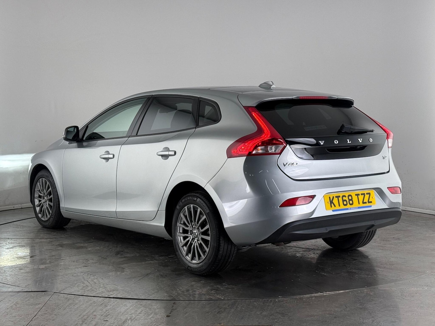 Used Volvo V40 2019 for sale - 76467493: Photo 5