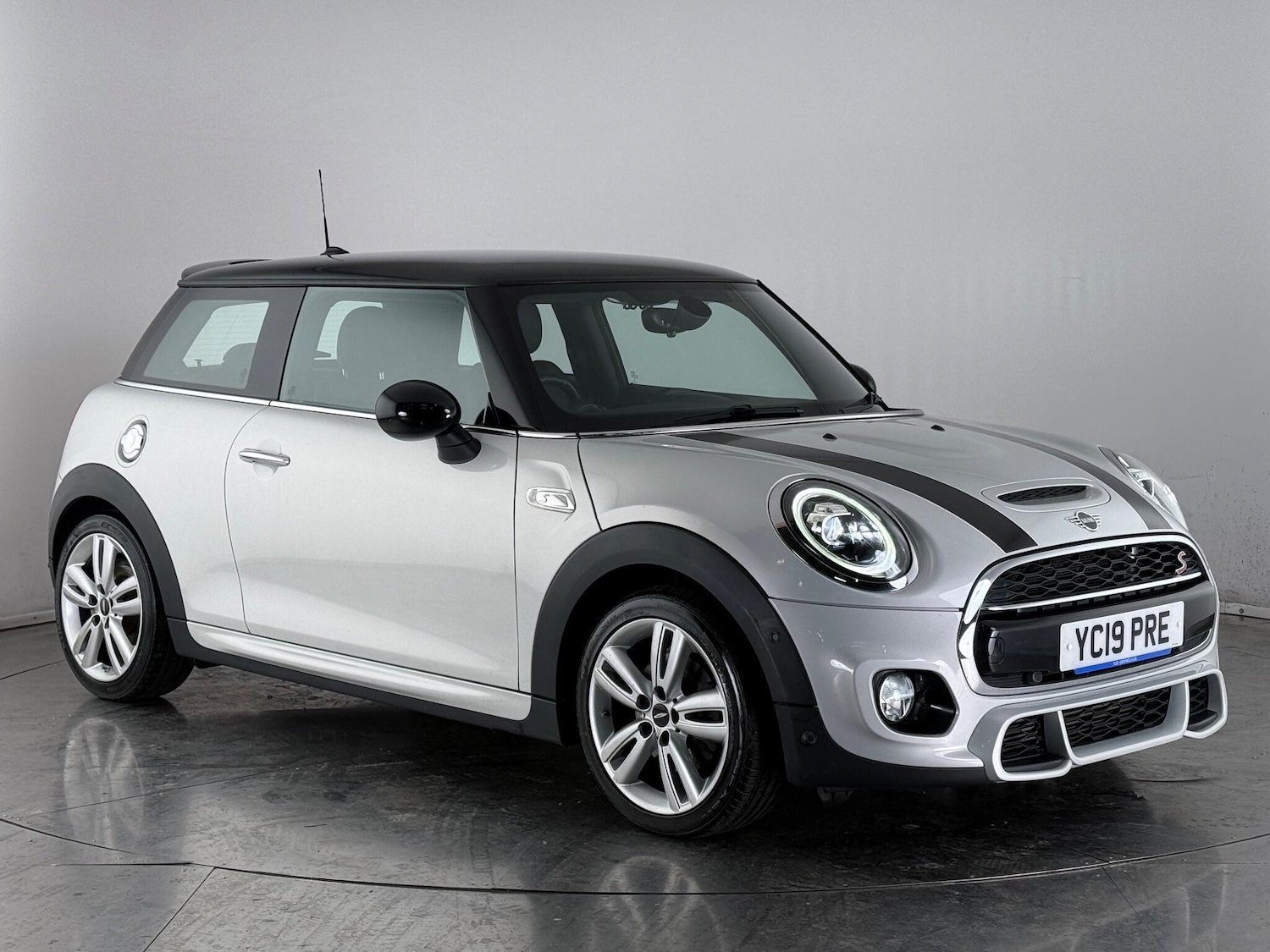 Used MINI Hatch 2019 for sale - 76467090: Photo 1