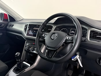 Used Volkswagen T-Roc 2020 for sale - 79120045: Photo