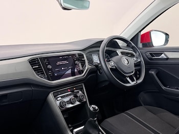Used Volkswagen T-Roc 2020 for sale - 79120045: Photo