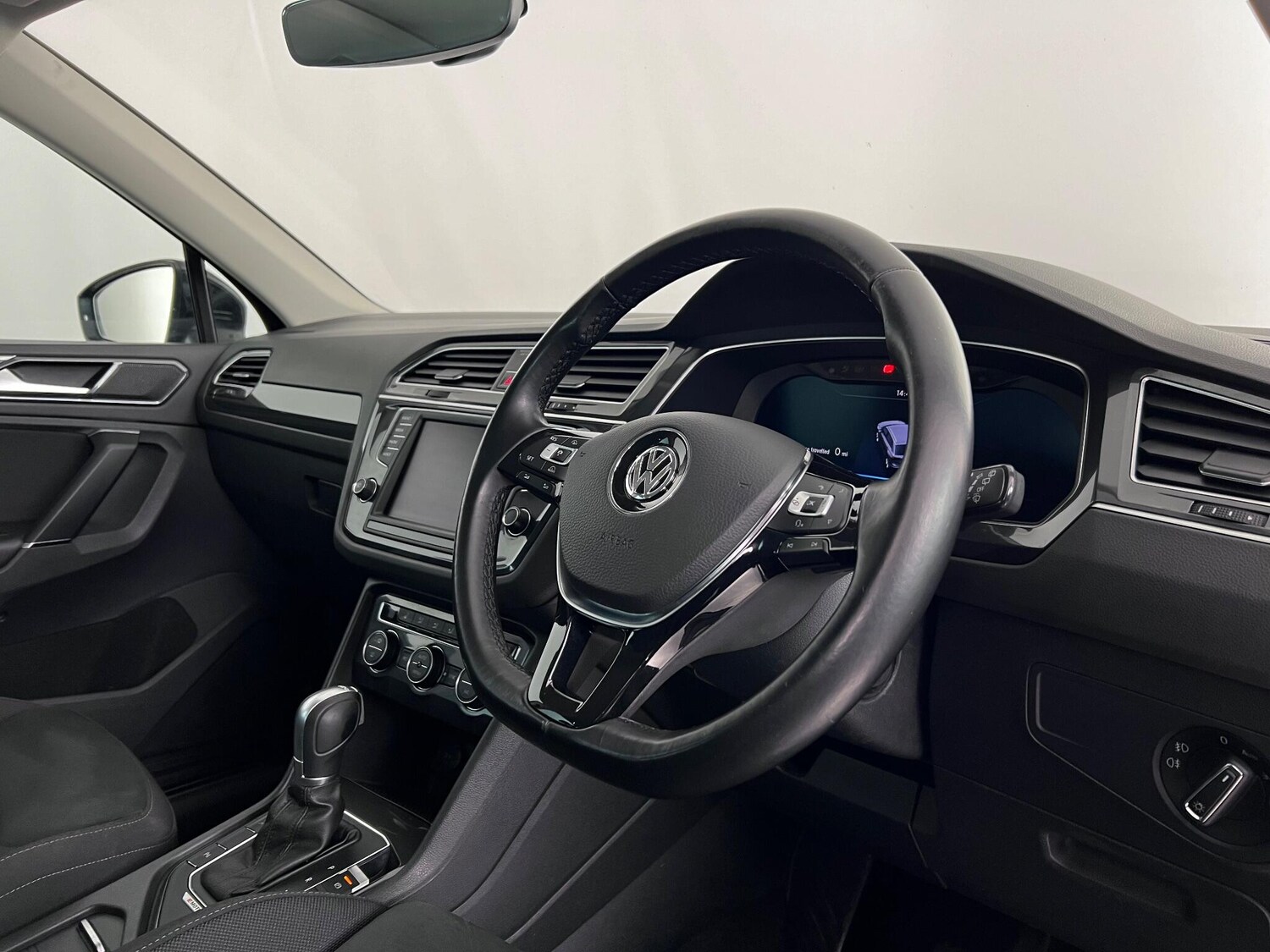 Used Volkswagen Tiguan 2017 for sale - 76850506: Photo 14