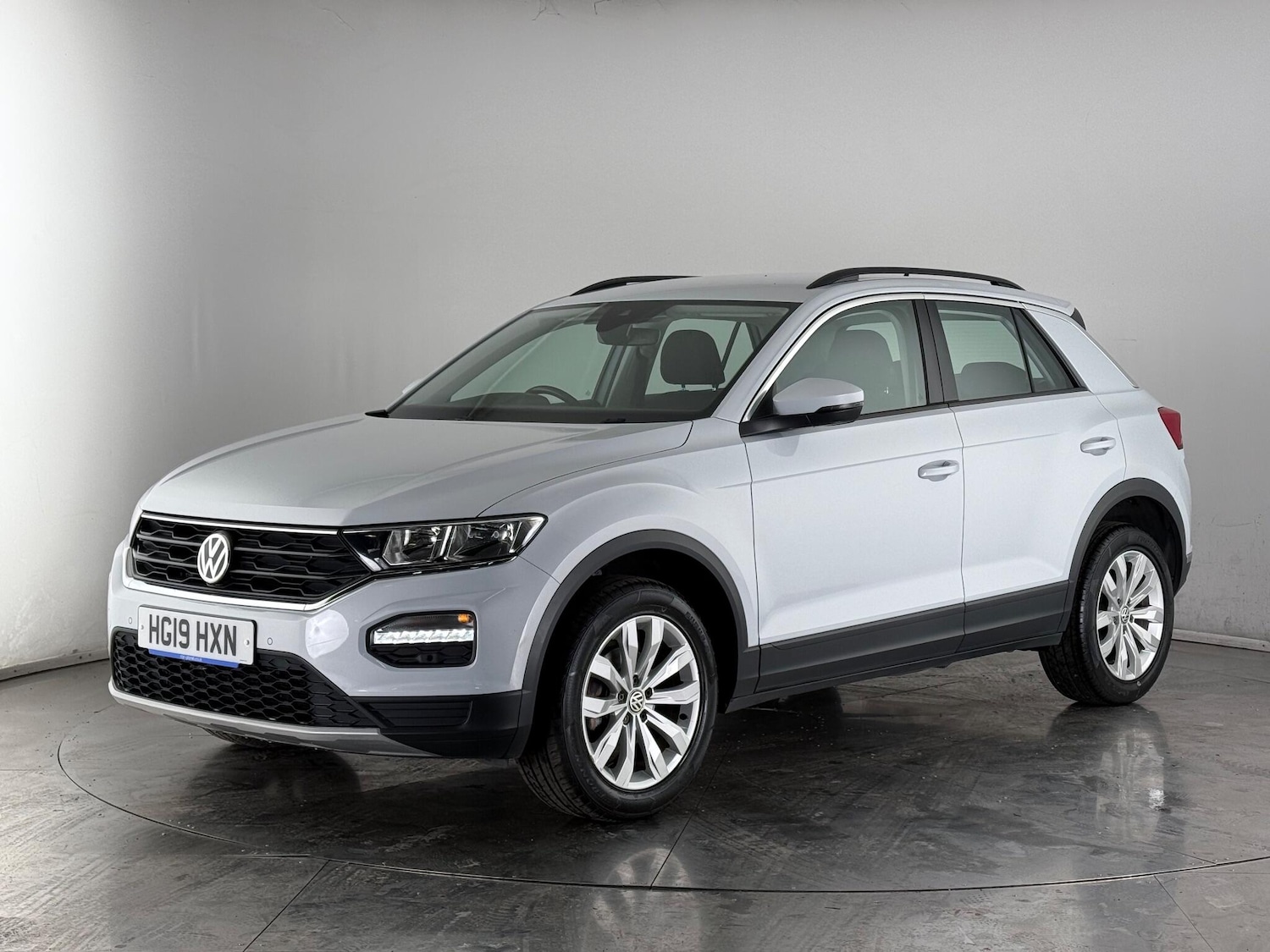 Used Volkswagen T-Roc 2019 for sale - 77259734: Photo 2