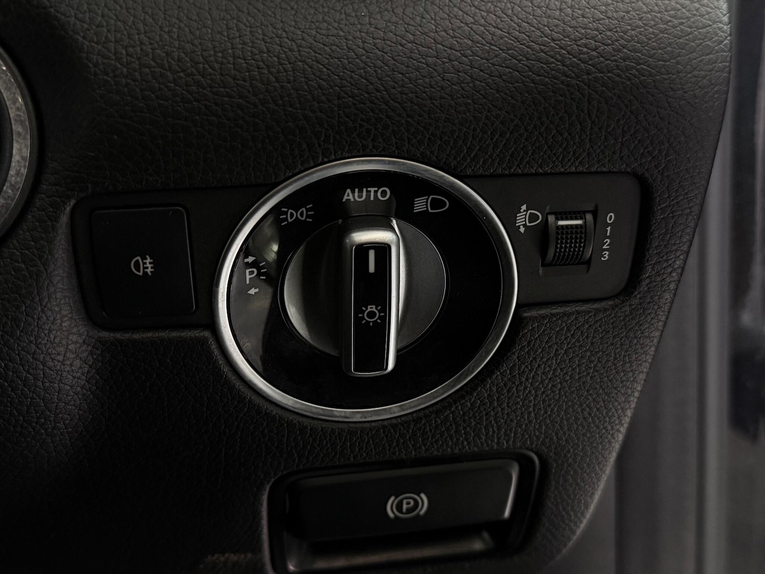 Used Mercedes-Benz SLC 2018 for sale - 76466757: Photo 32