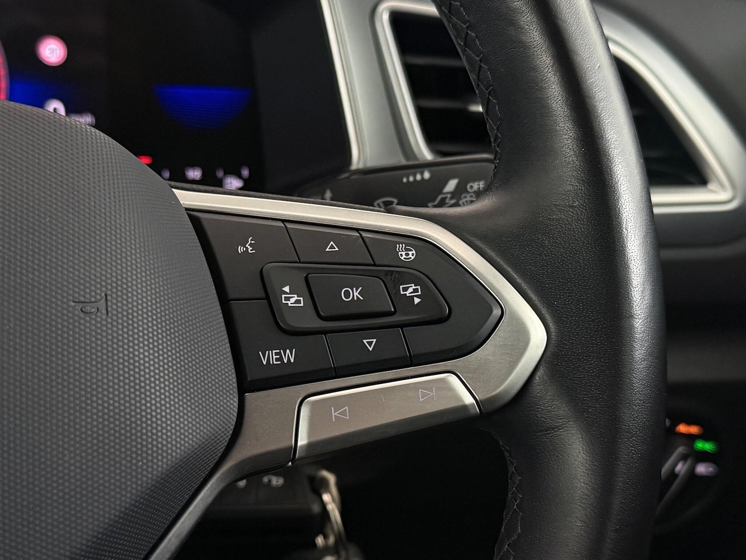 Used Volkswagen T-Roc 2024 for sale - 76467226: Photo 25