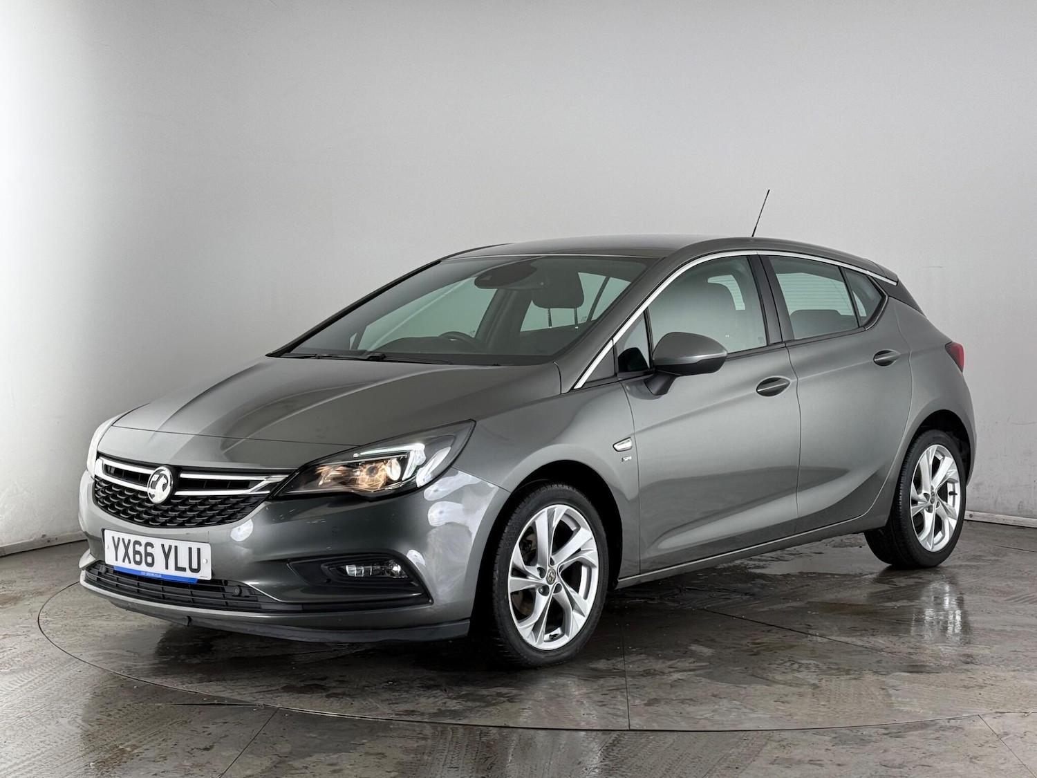 Used Vauxhall Astra 2016 for sale - 77684447: Photo 3