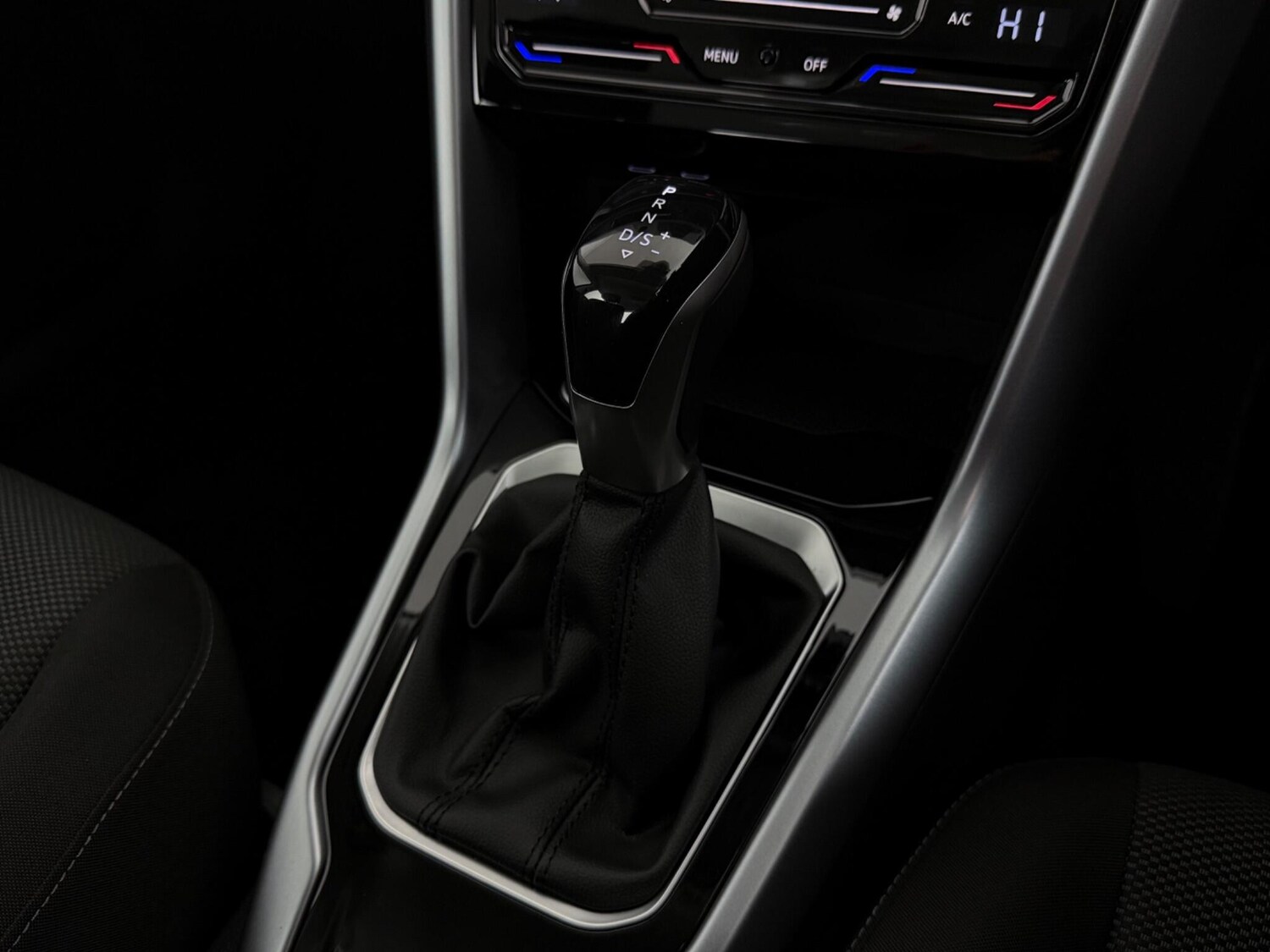 Used Volkswagen T-Roc 2023 for sale - 77575485: Photo 32