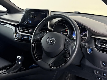 Used Toyota C-HR 2023 for sale - 78602147: Photo