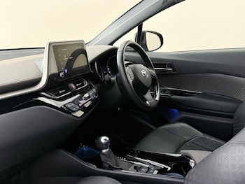 Used Toyota C-HR 2023 for sale - 78602147: Photo