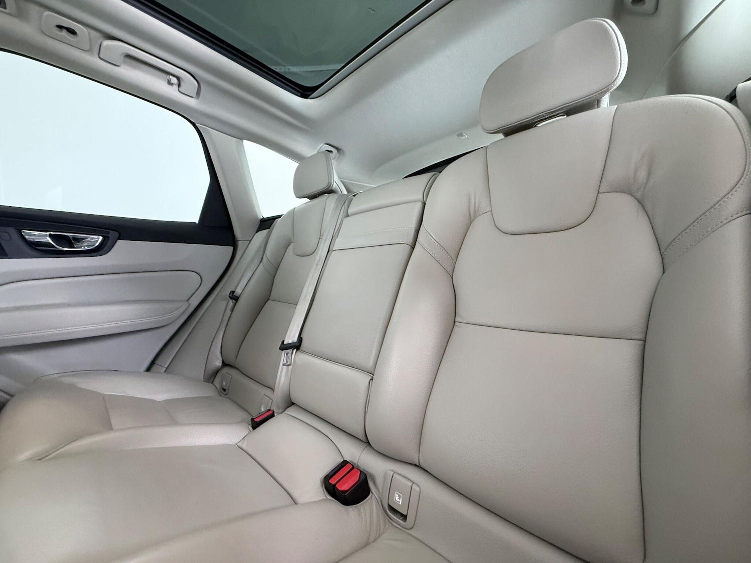 Used Volvo XC60 2018 for sale - 76632843: Photo 17