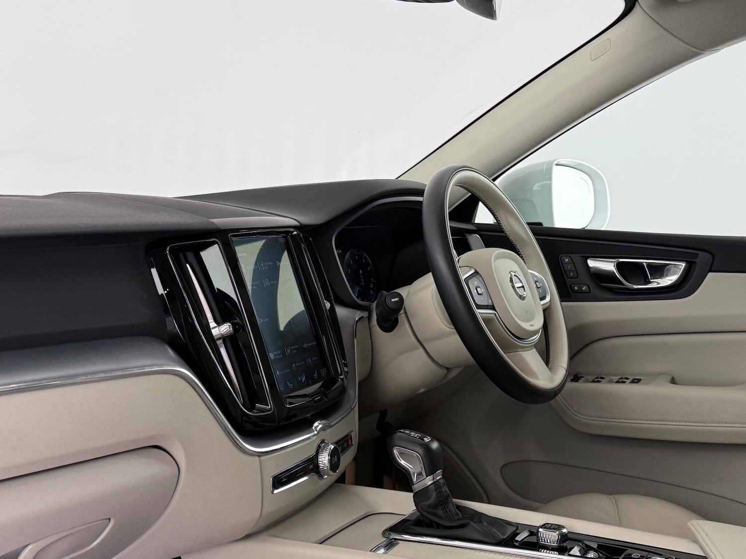 Used Volvo XC60 2018 for sale - 76632843: Photo 20