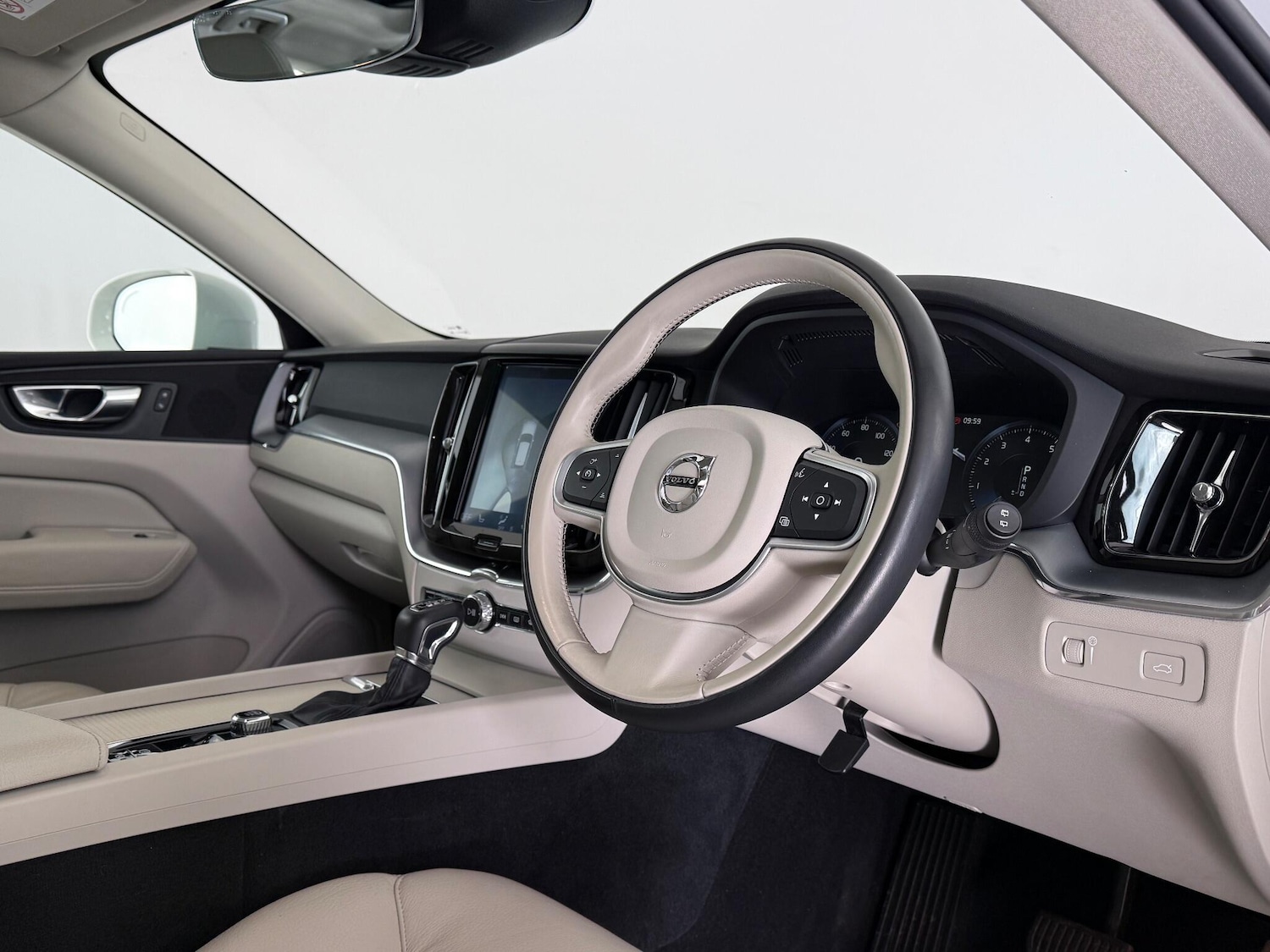 Used Volvo XC60 2018 for sale - 76632843: Photo 22