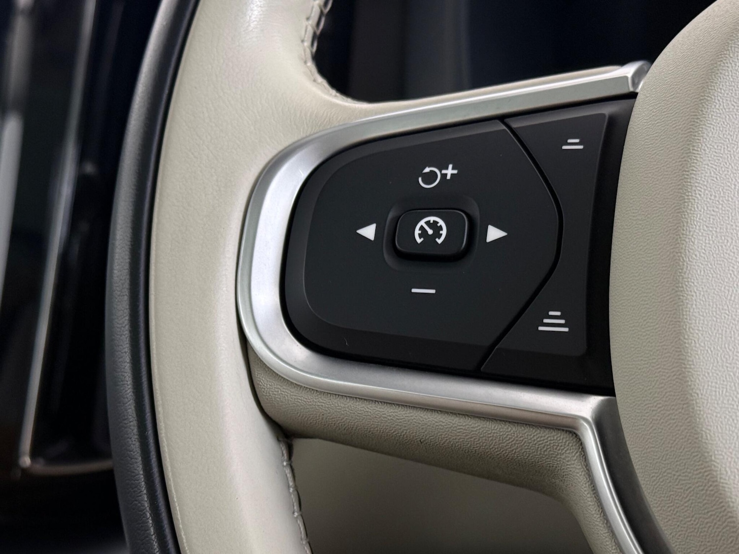 Used Volvo XC60 2018 for sale - 76632843: Photo 23