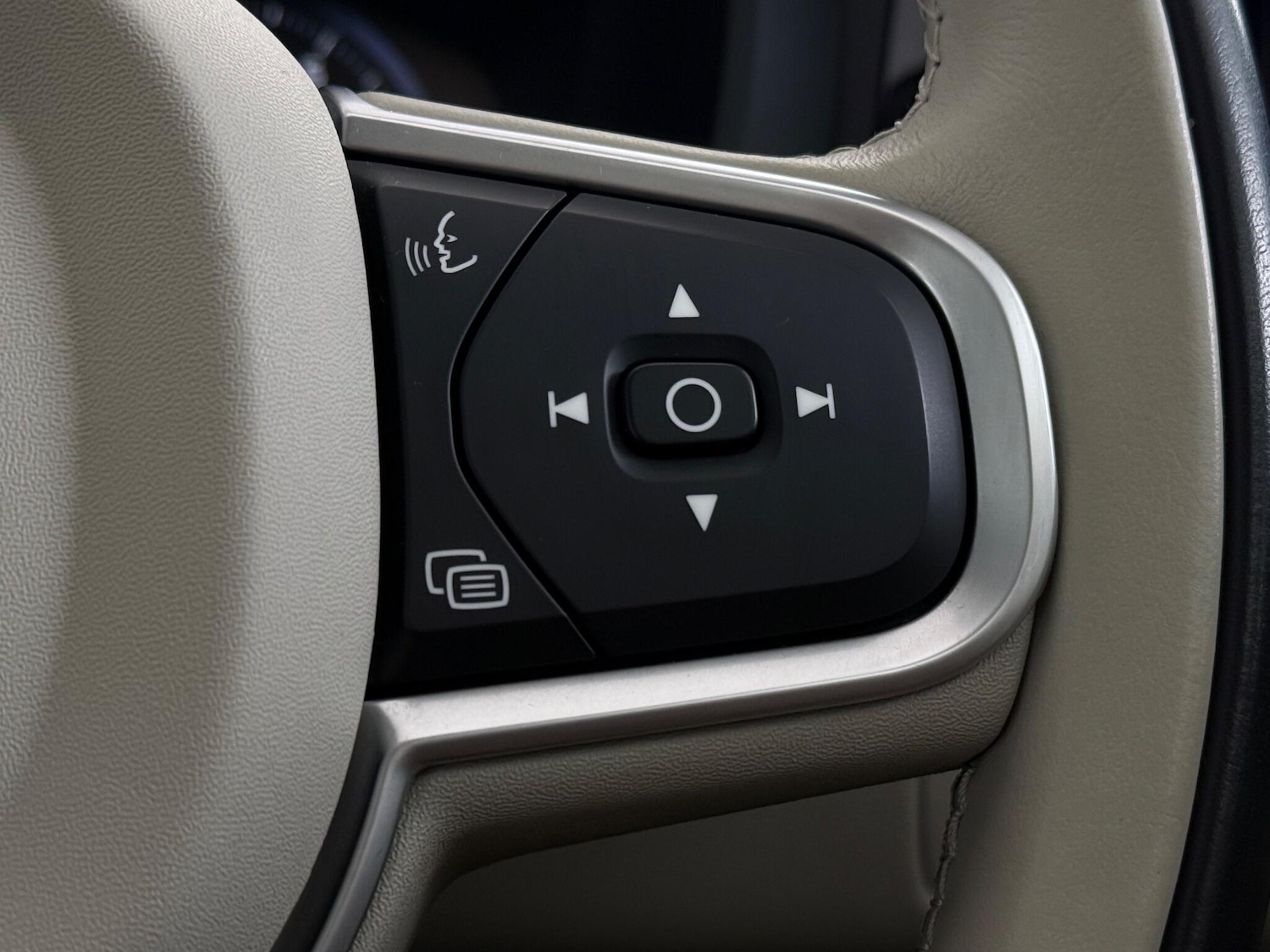 Used Volvo XC60 2018 for sale - 76632843: Photo 24