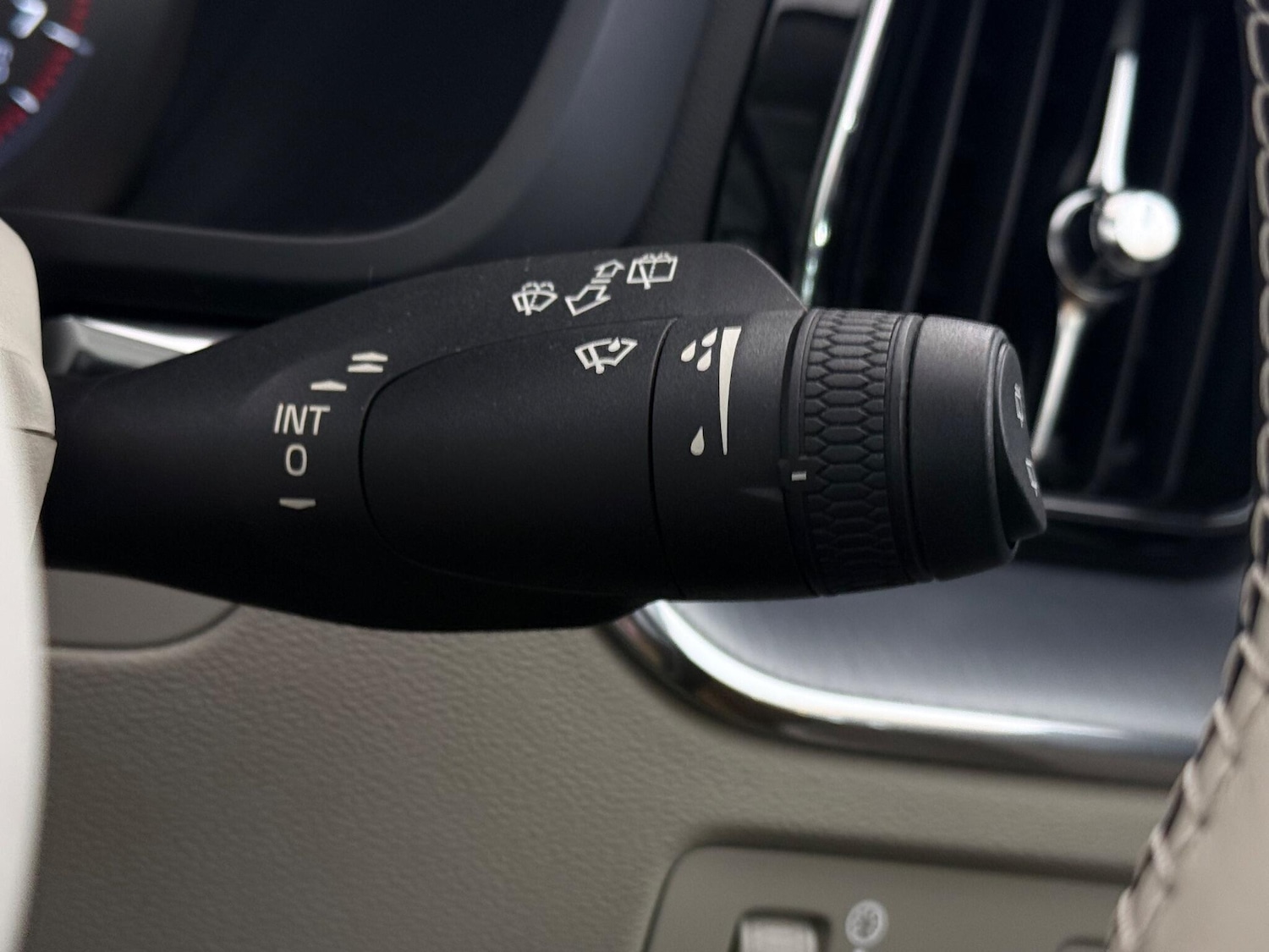 Used Volvo XC60 2018 for sale - 76632843: Photo 26