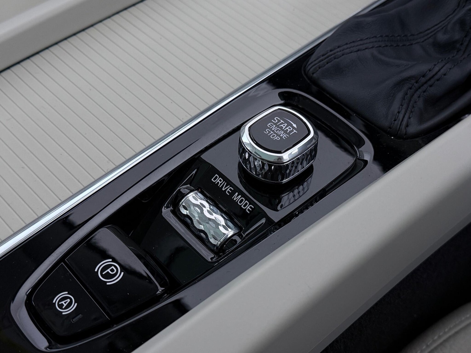 Used Volvo XC60 2018 for sale - 76632843: Photo 36