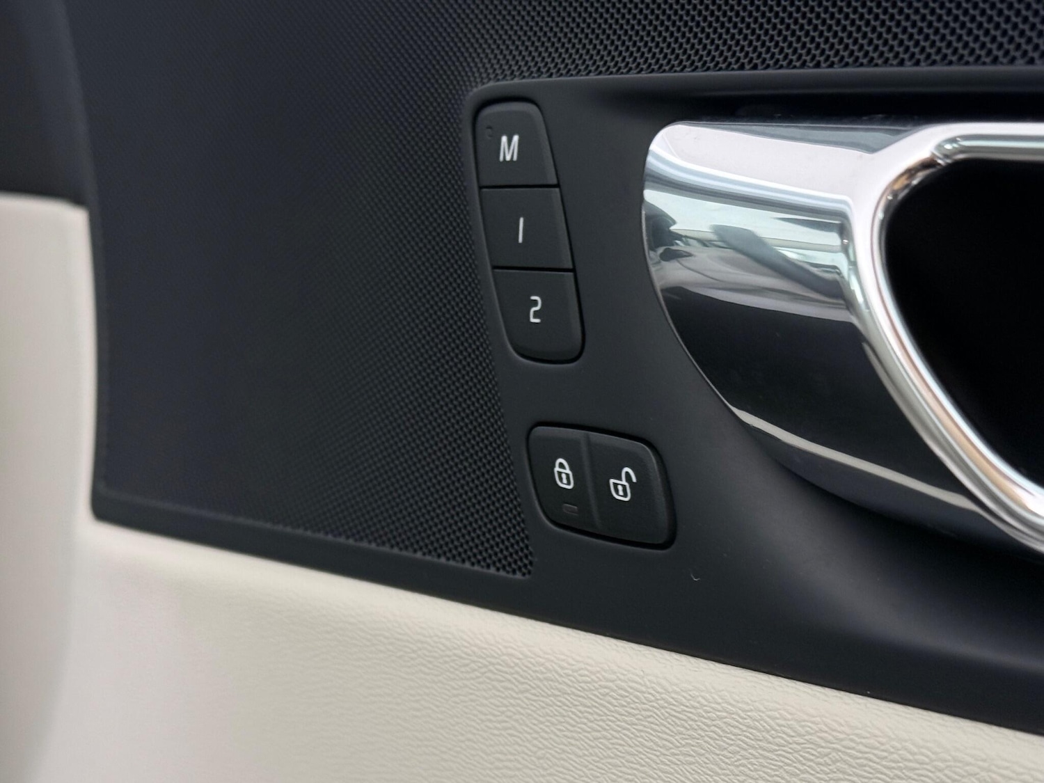 Used Volvo XC60 2018 for sale - 76632843: Photo 38