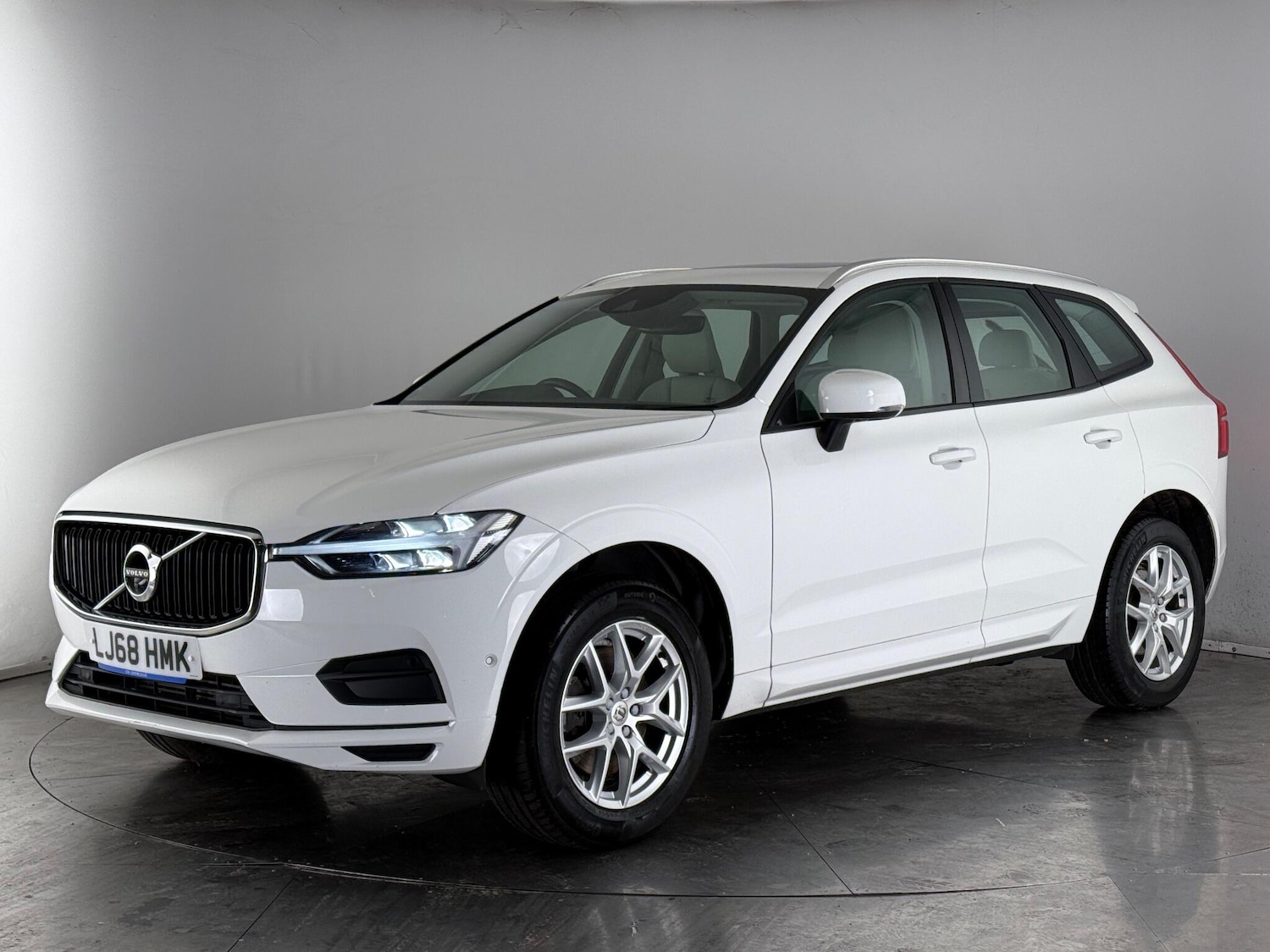 Used Volvo XC60 2018 for sale - 76632843: Photo 4