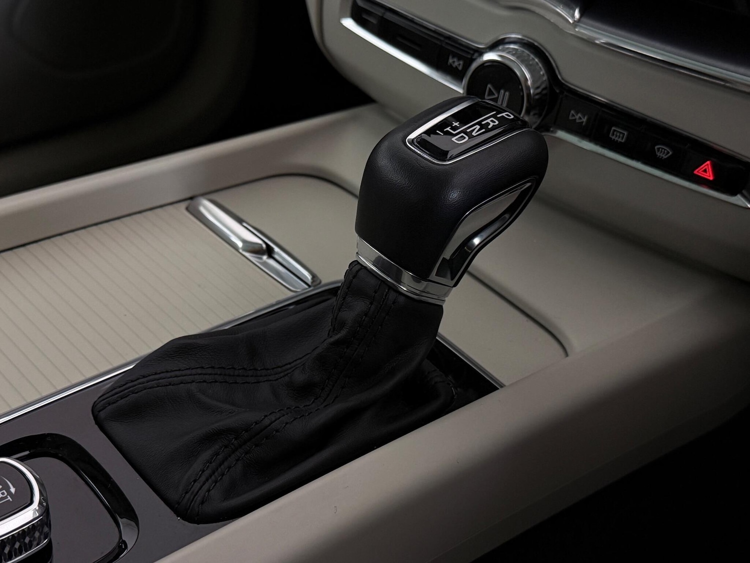 Used Volvo XC60 2018 for sale - 76632843: Photo 40