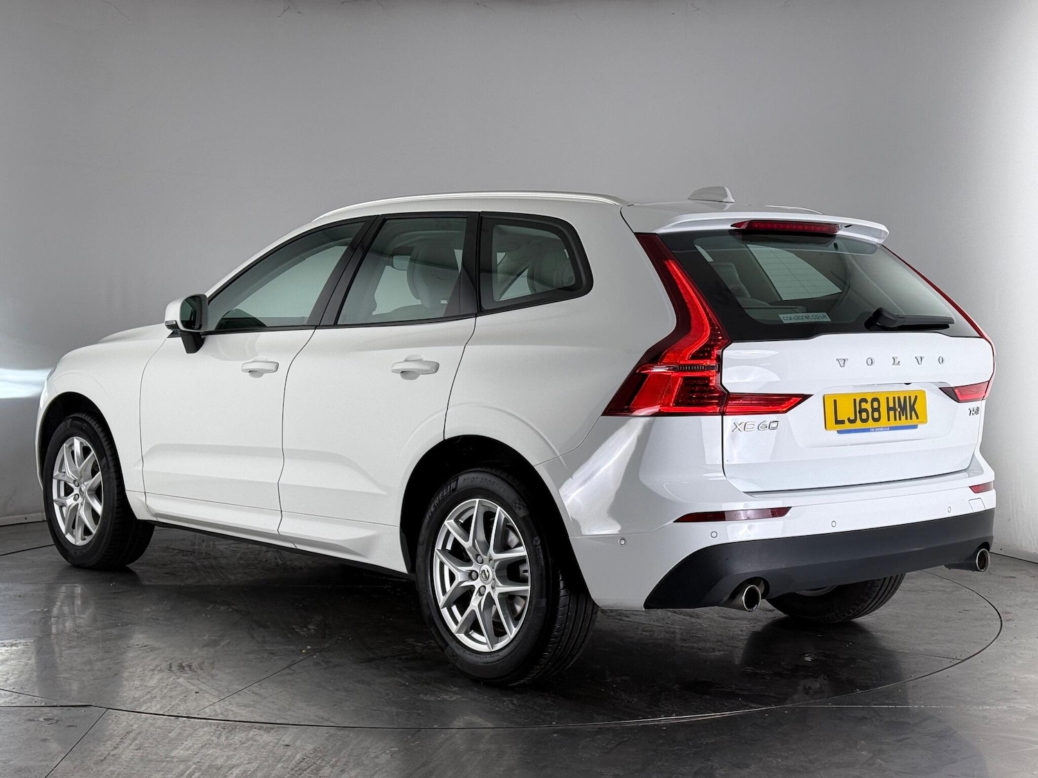 Used Volvo XC60 2018 for sale - 76632843: Photo 5