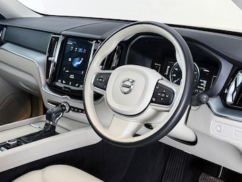 Used Volvo XC60 2018 for sale - 79533642: Photo