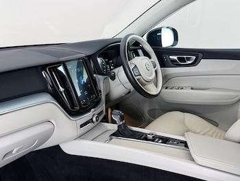 Used Volvo XC60 2018 for sale - 79533642: Photo