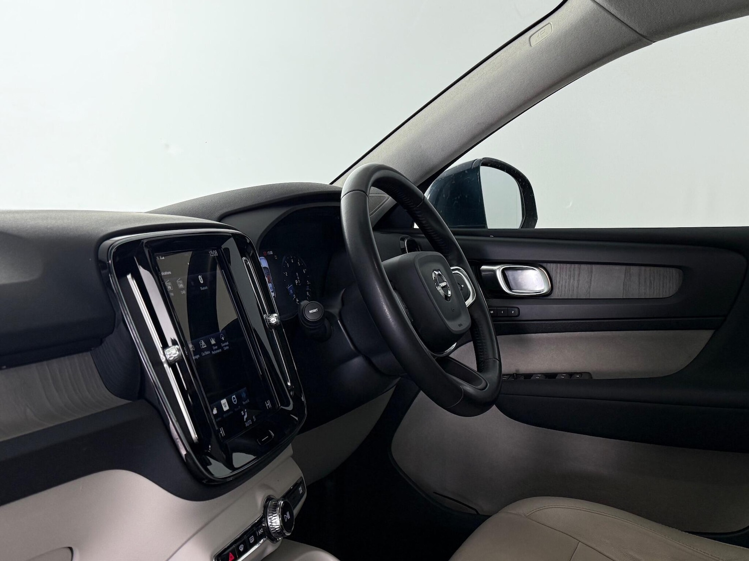 Used Volvo XC40 for sale - 77166449: Photo 19