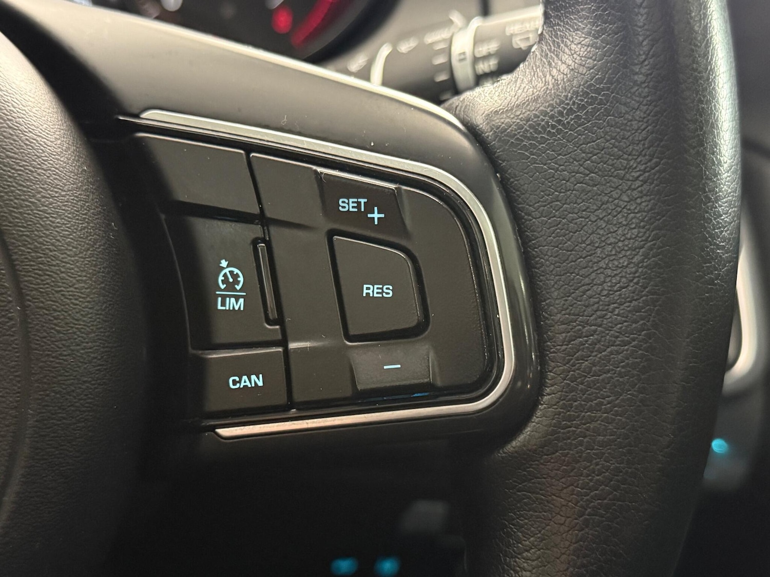 Used Jaguar E-Pace 2019 for sale - 77260602: Photo 19