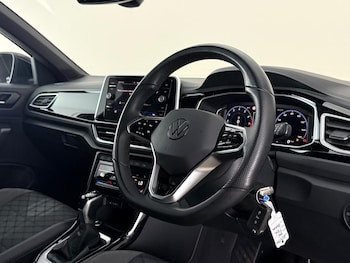 Used Volkswagen T-Roc 2023 for sale - 78602133: Photo
