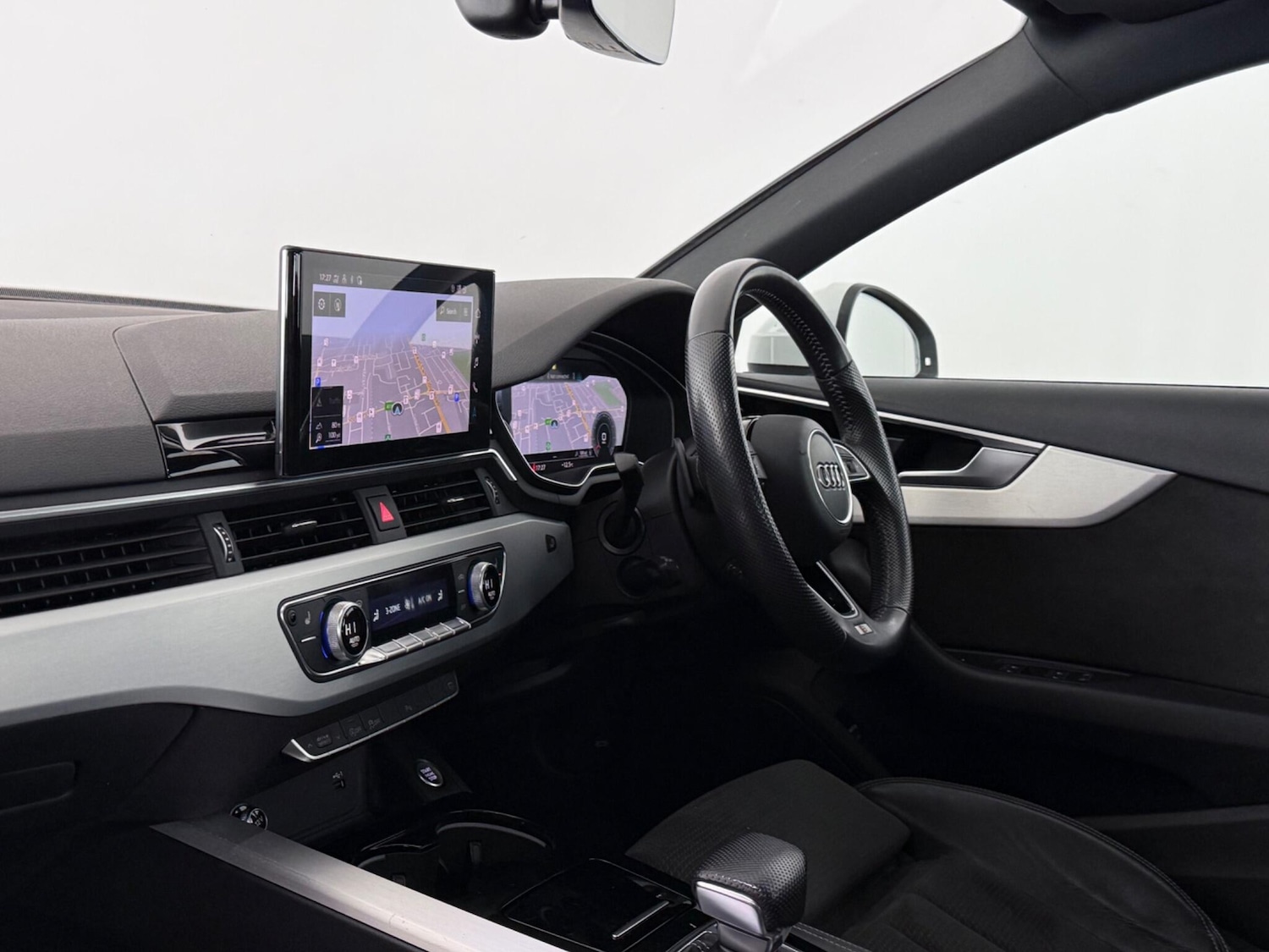 Used Audi A4 Avant 2020 for sale - 77332130: Photo 10