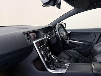 Used Volvo V60 2017 for sale - 78797426: Photo