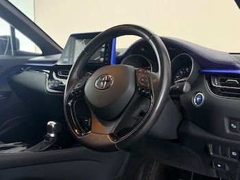 Used Toyota C-HR 2017 for sale - 78734099: Photo