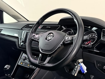 Used Volkswagen Touran 2016 for sale - 79026533: Photo