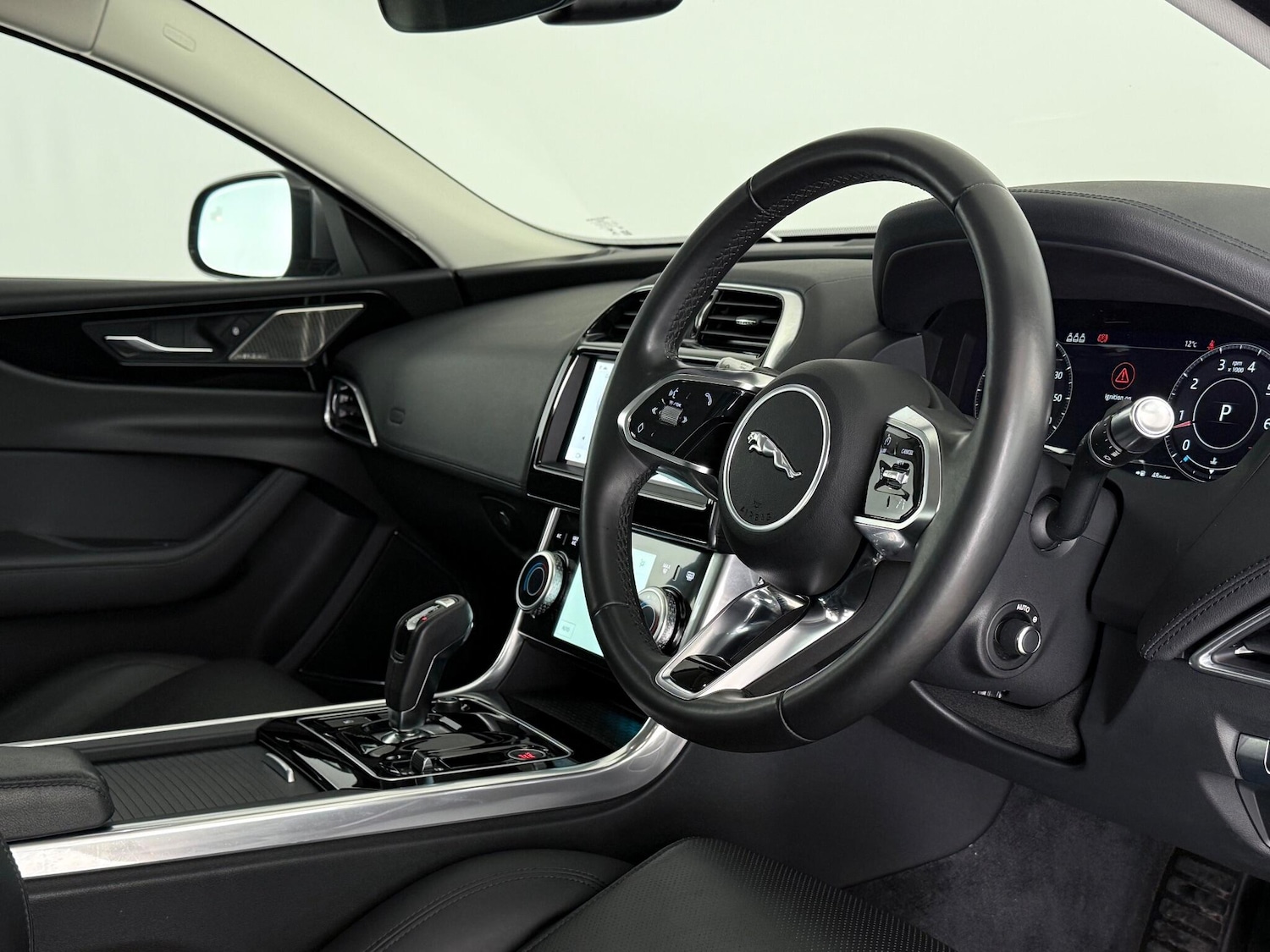 Used Jaguar XE 2019 for sale - 77183078: Photo 10