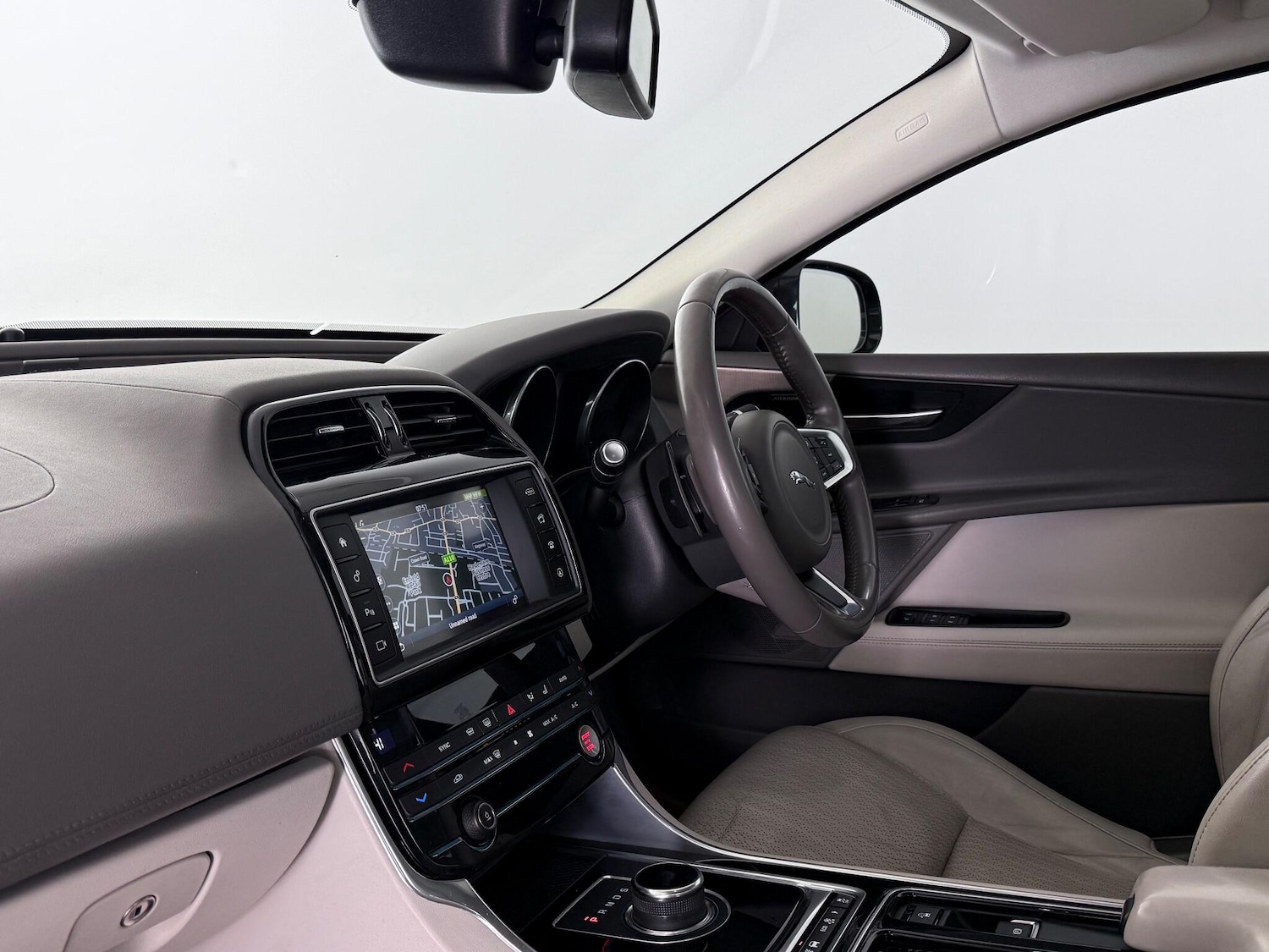 Used Jaguar XE 2017 for sale - 77259680: Photo 10