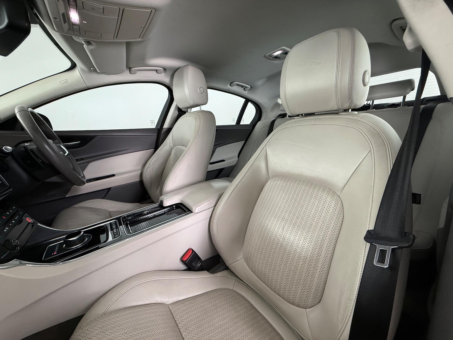 Used Jaguar XE 2017 for sale - 77259680: Photo 11