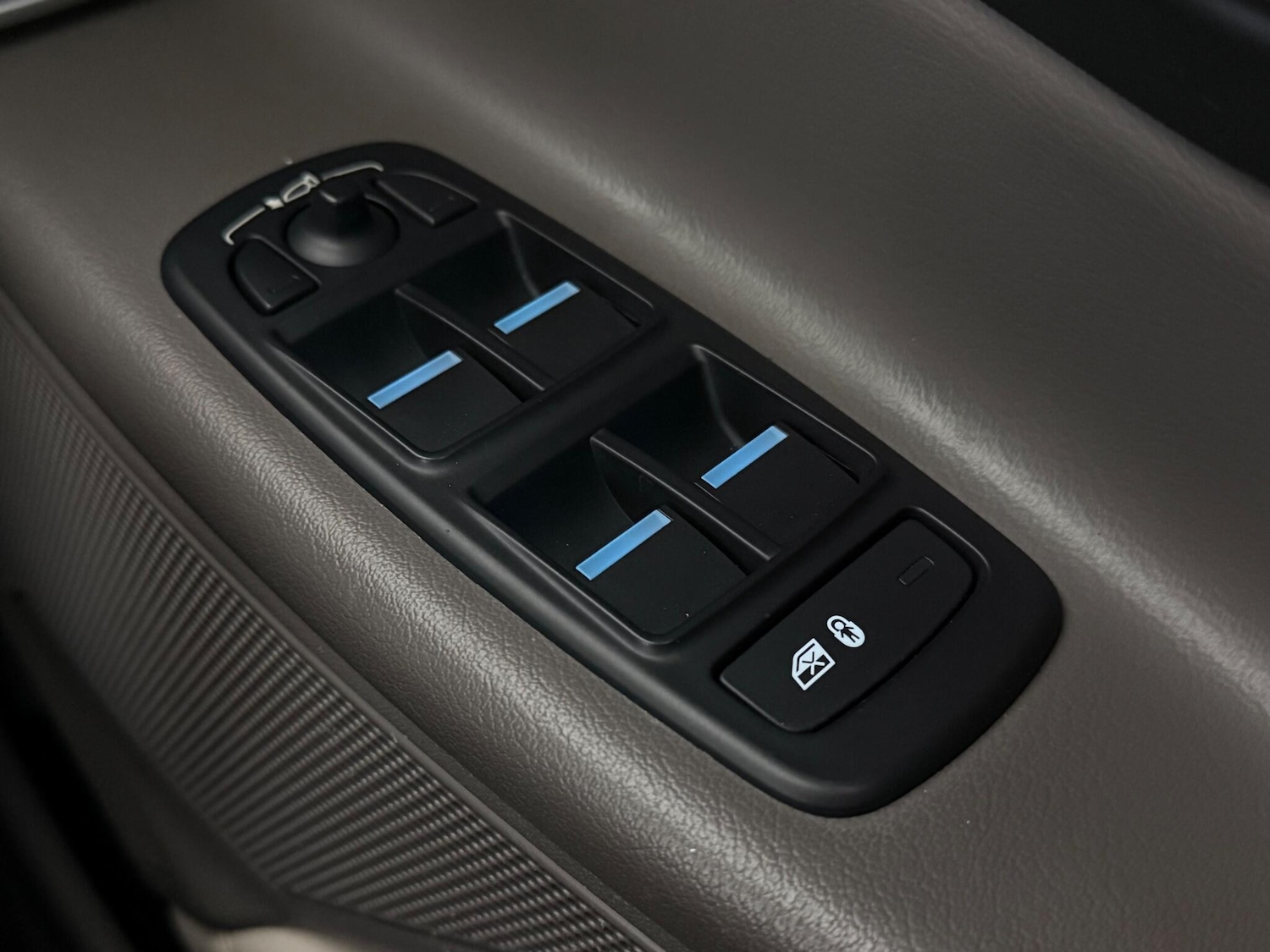 Used Jaguar XE 2017 for sale - 77259680: Photo 19